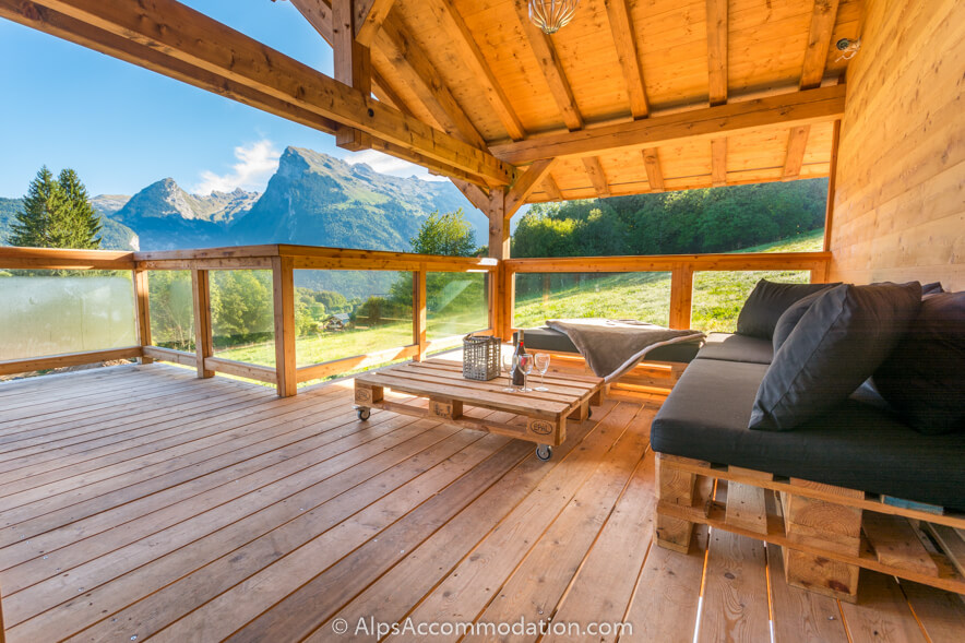 Chalet Sarbelo Samoëns - Stunning views from the large covered balcony