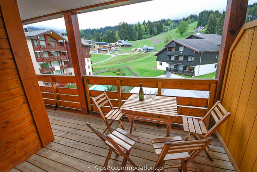 B11 Jardin Alpin Morillon 1100 - Large sunny balcony with great views to the pistes and surrounding mountains