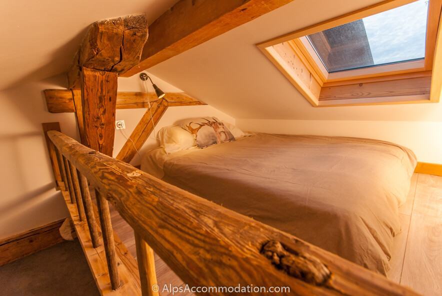 Chalet Tir na nOg Samoëns - Mezzanine with double bed offering great sleeping flexibility