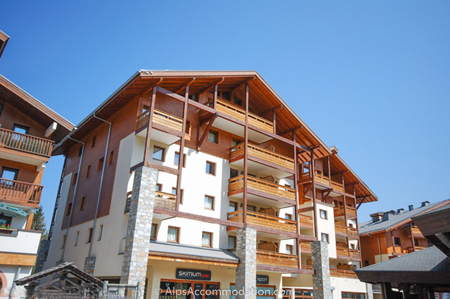 The Penthouse Morillon 1100 - Set in an ideal ski in, ski out location in the scenic village of Morillon 1100