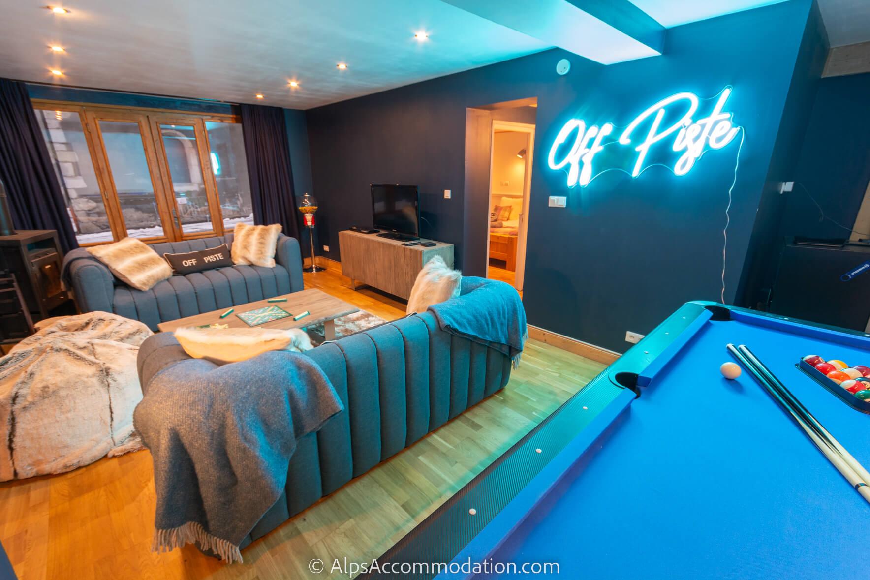 La Maison Blanche Samoëns - Second living area with pool table, table football and TV