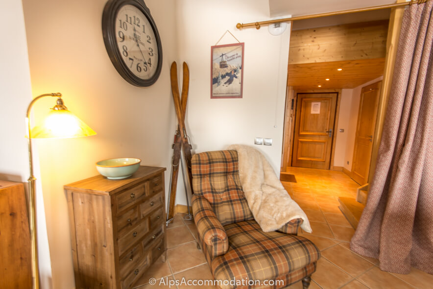 Chardons Argentés D10 Samoëns - A cosy corner of the living area with comfortable armchair