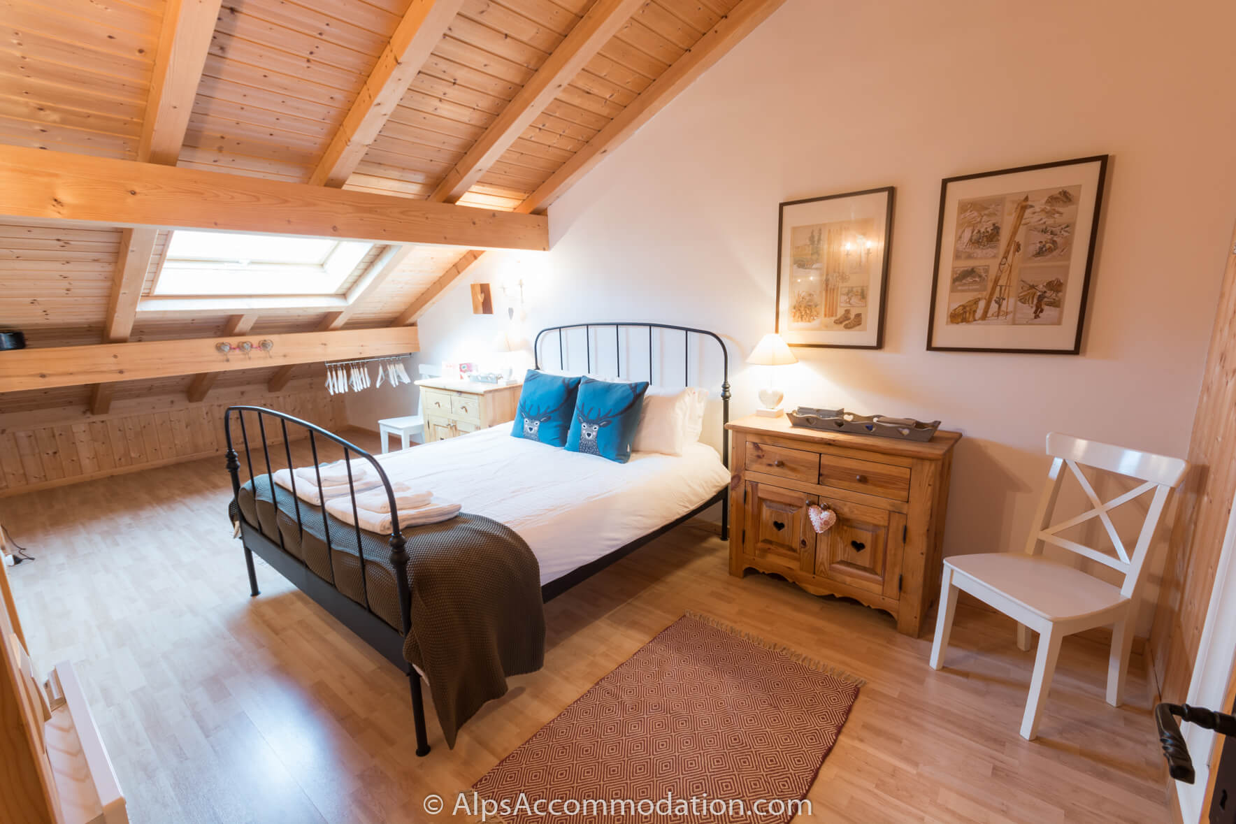 Chalet Esse Samoëns -  Very spacious bedroom with luxurious king size bed