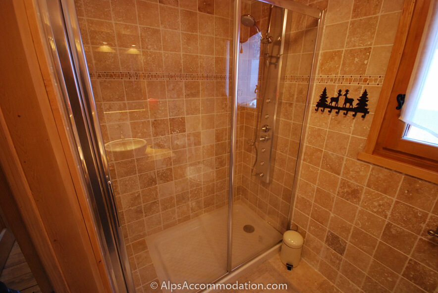 Apartment Biollet Samoëns - Luxurious shower with body jets
