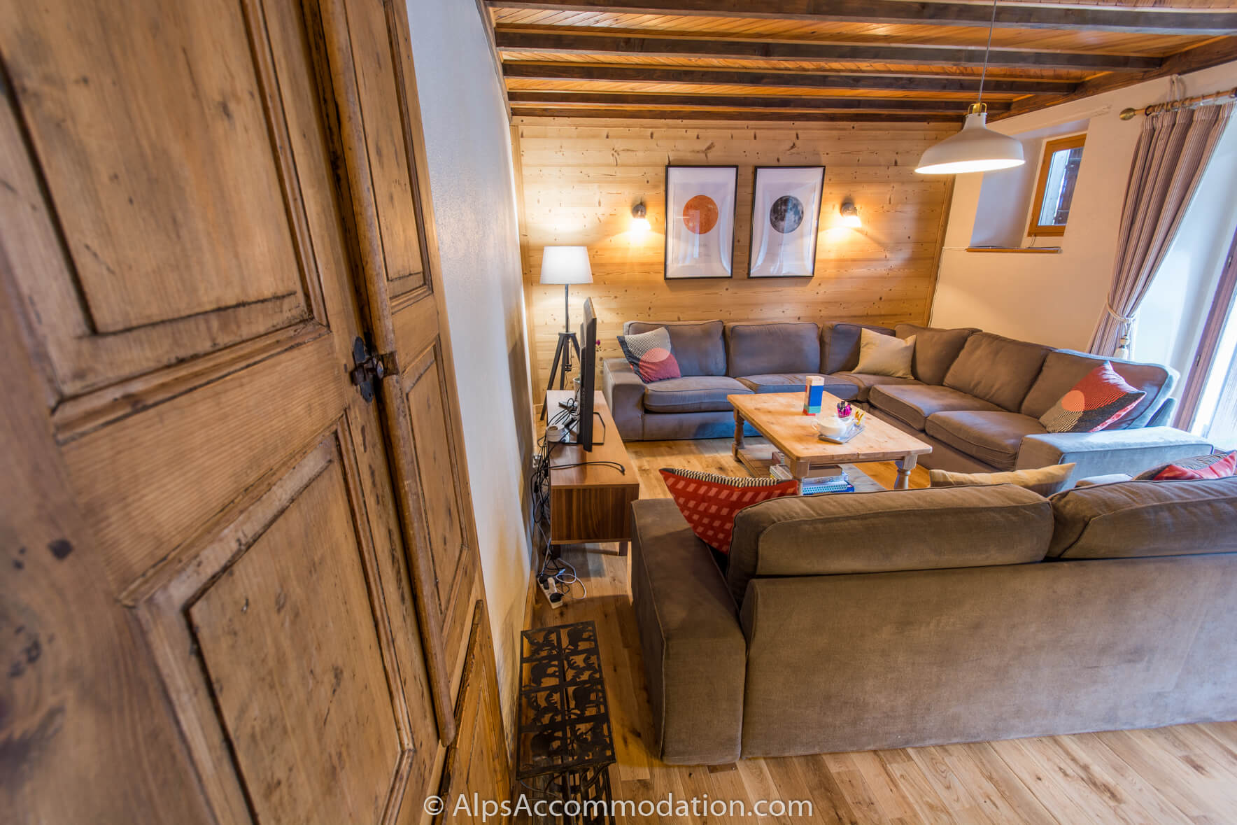 Chalet Mysig Samoëns - Beautiful built in dresser in the cosy living area