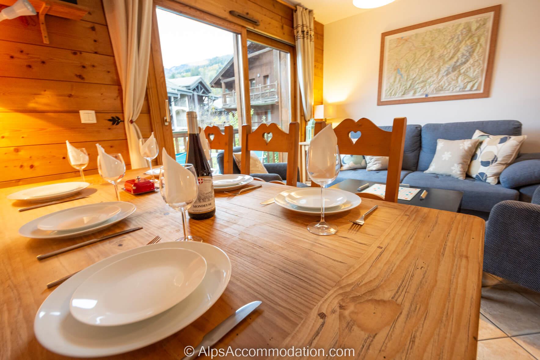 Ecrins Etoiles C15 Samoëns - Comfortable dining for up to 8 people