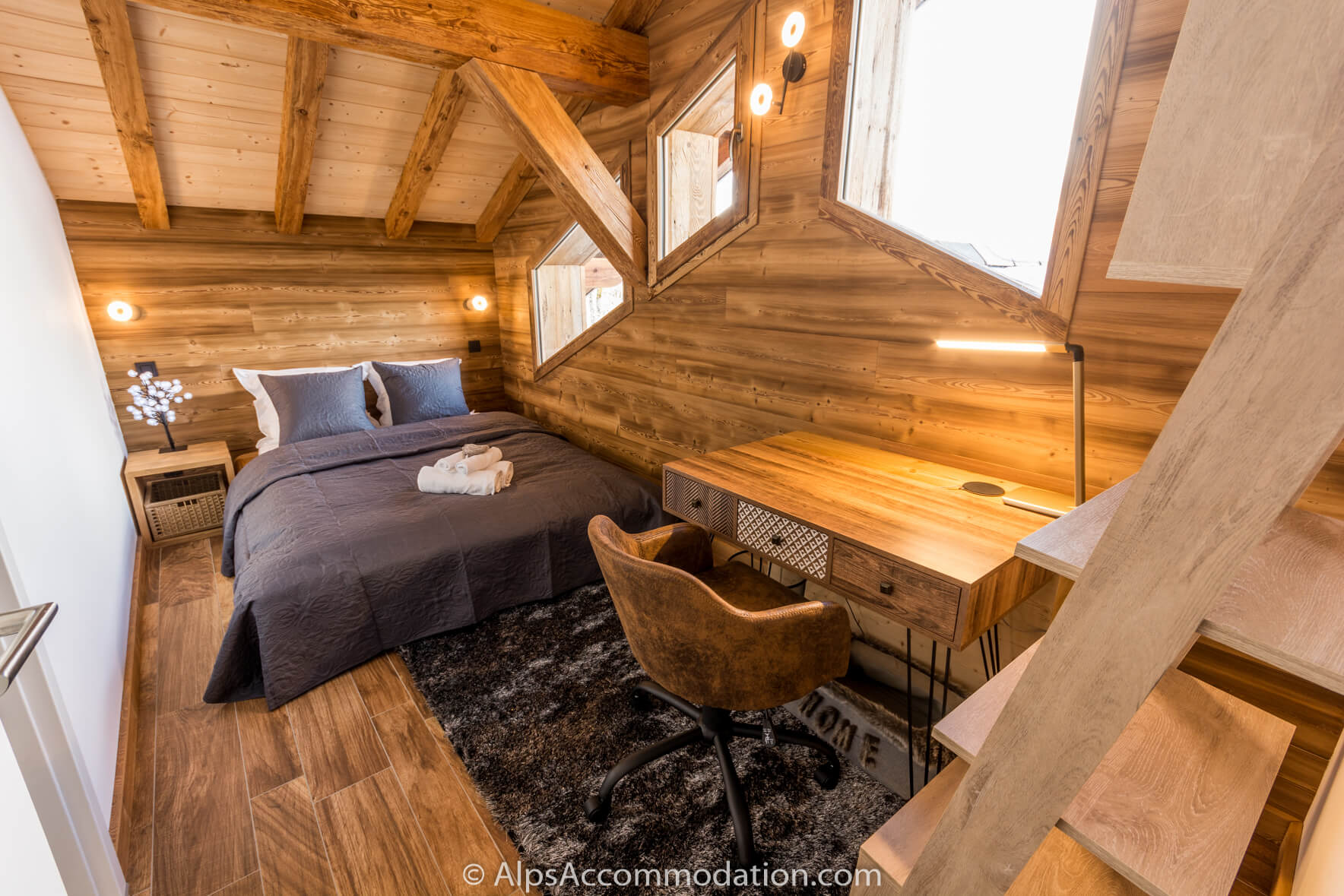 Chalet Sole Mio Morillon - The upper level features a bedroom which can also be used an office
