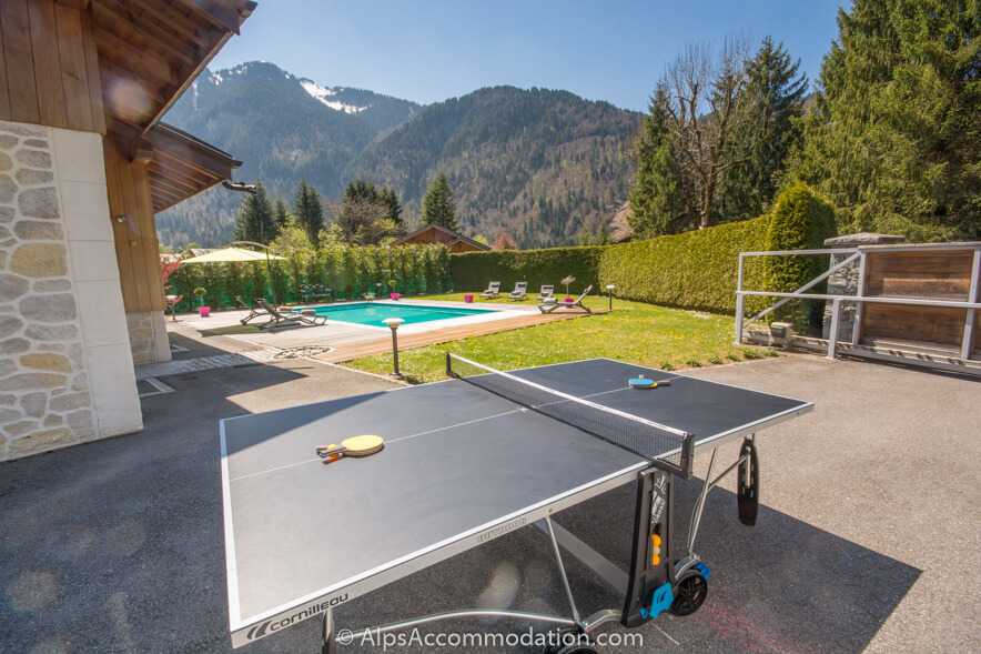 Chalet du Mont des Fraises Samoëns - Enjoy a game of table tennis in the stunning secluded garden