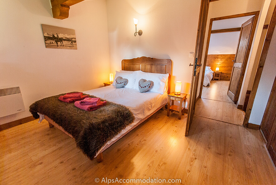 Chalet Amande E4 Samoëns - Very spacious double bedroom