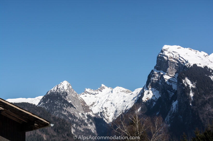 Chalet Mysig Samoëns - View from the garden and hot tub towards the Criou mountain