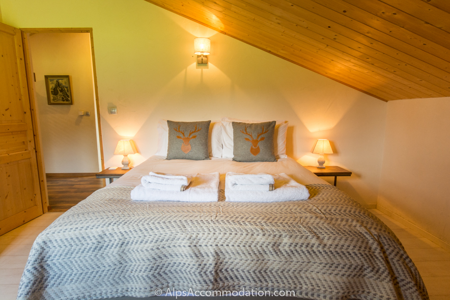 Chalet Jeroboam Samoëns - Enjoy a good nights sleep in a comfy queen size bed