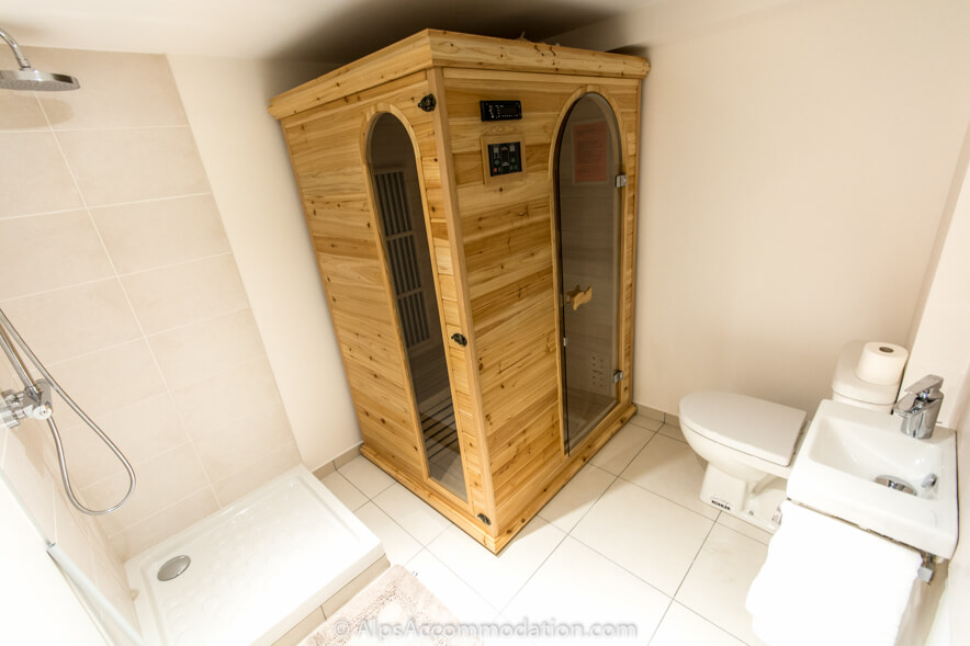 Chalet 75 Samoëns - Family bathroom with luxurious sauna