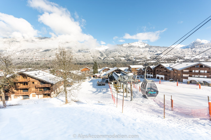 Apartment CH7 Morillon - Residence Clos Honoraz Morillon boasts a wonderful location on the piste and opposite the gondola. Bars and restaurants 100-200m away
