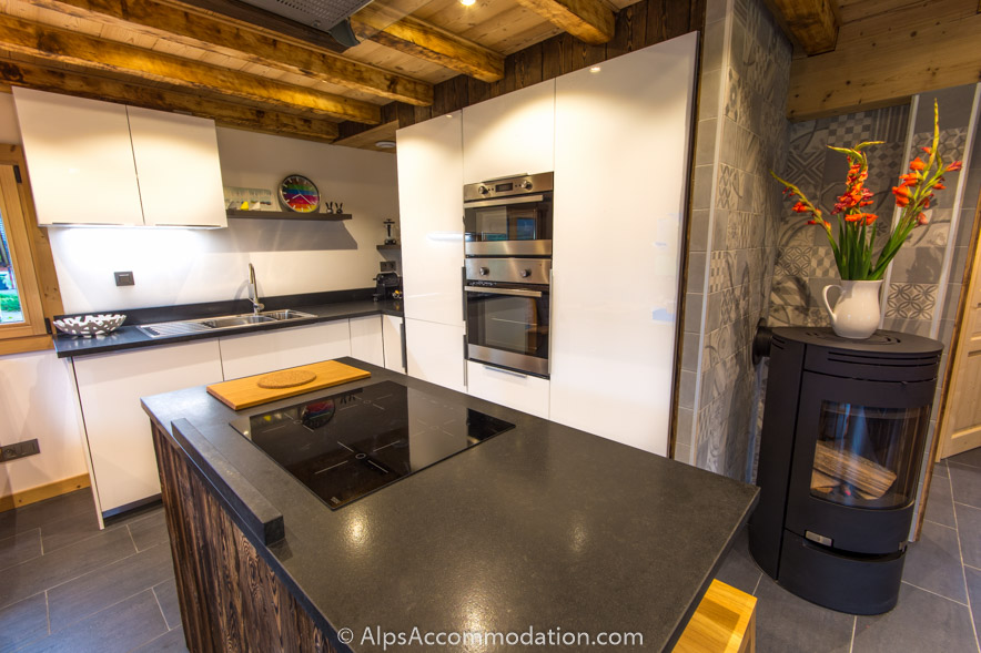 Chalet Toubkal Samoëns - Granite surfaces and Nespresso coffee machine reflect the quality of the chalet
