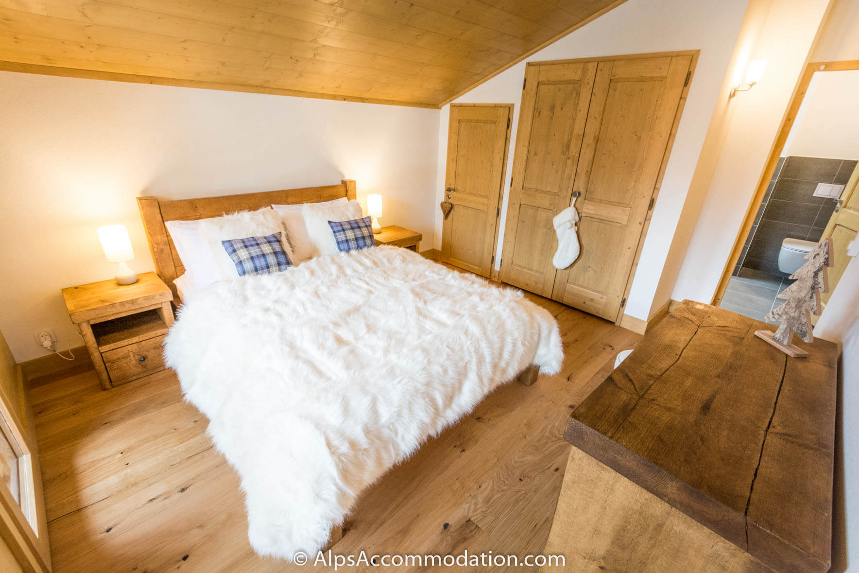 Chalet Louisa Samoëns - The ensuite king or twin bedroom with balcony