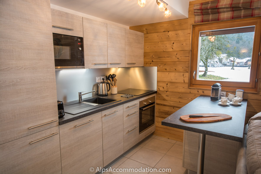 No.1 Chalet L'Orlaya Samoëns - A fully equipped kitchen contains everything you could need