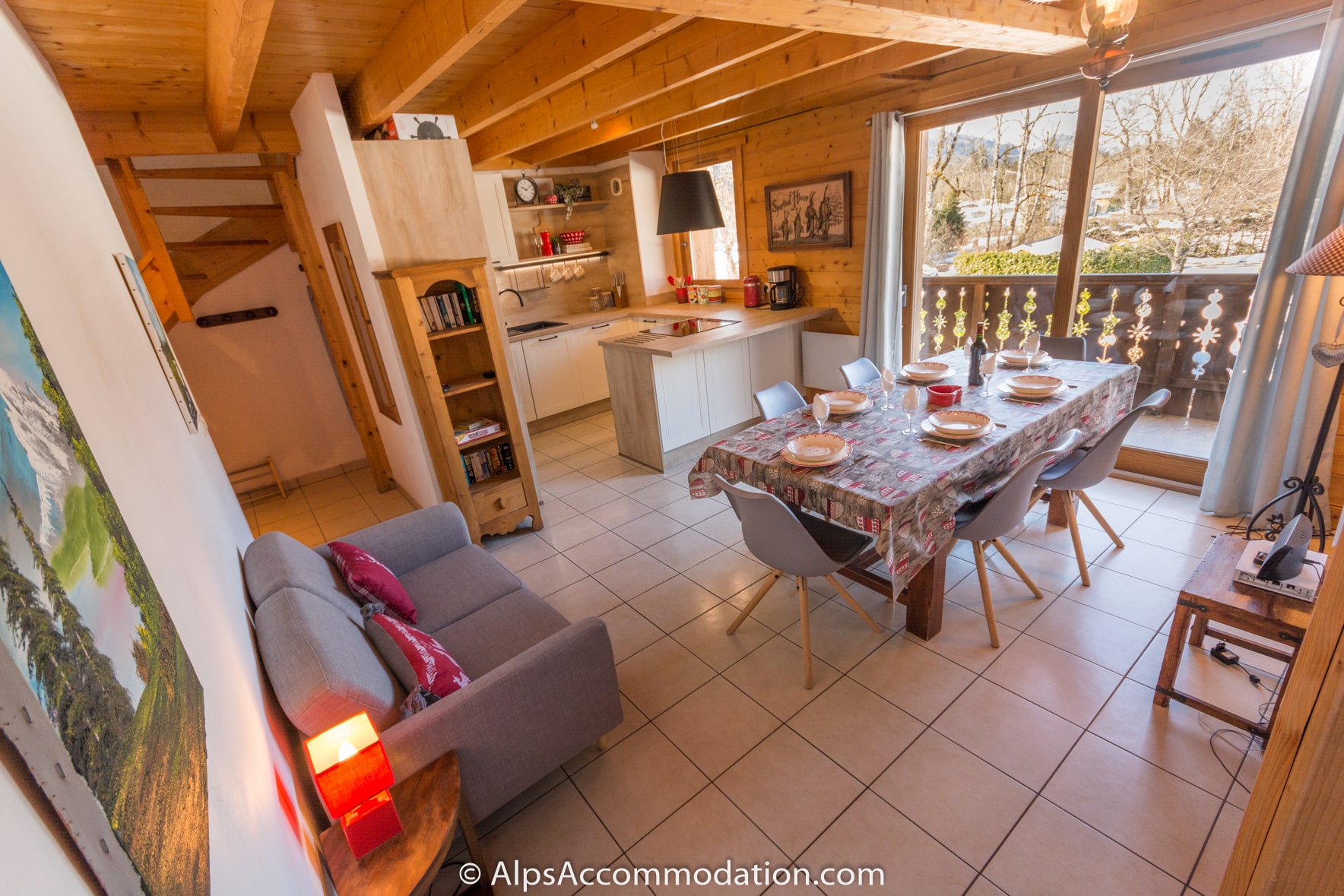 Pas Au Loup A10 Samoens - Dining and living areas with large balcony