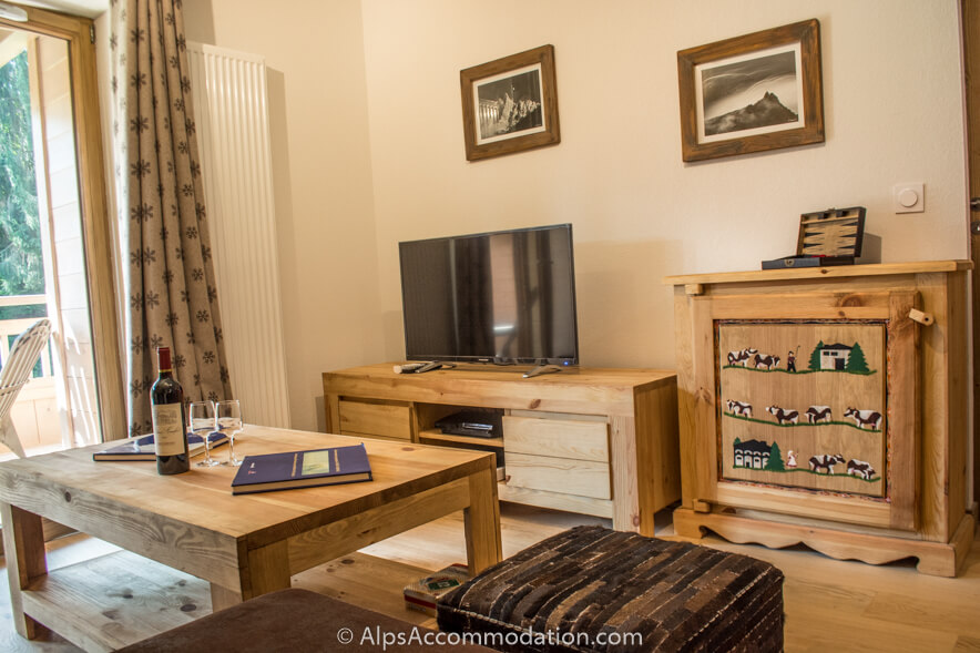 Apartment Les Niveoles B9 Morillon - A large LCD TV, free WiFi, games console and a selection of family games provide entertainment in the cosy lounge