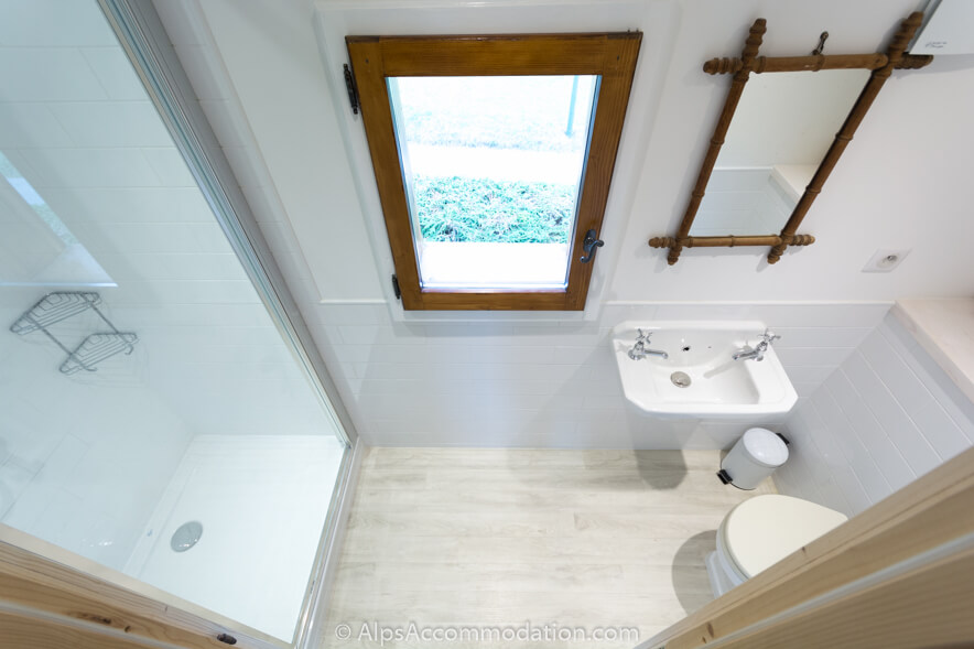 Chalet Gentiane Bleue Samoëns - Family bathroom on the third level with large shower