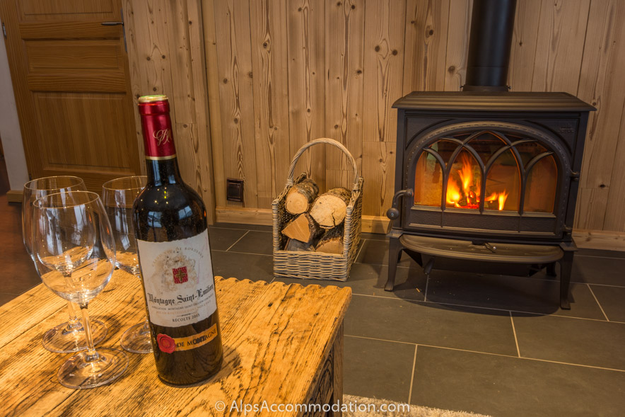 Chalet Jeroboam Samoëns - Enjoy a glass of wine in front of the cosy log fire