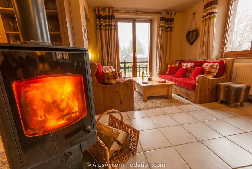 Maison Deux Coeurs Samoëns - Relax in front of the cosy log fire