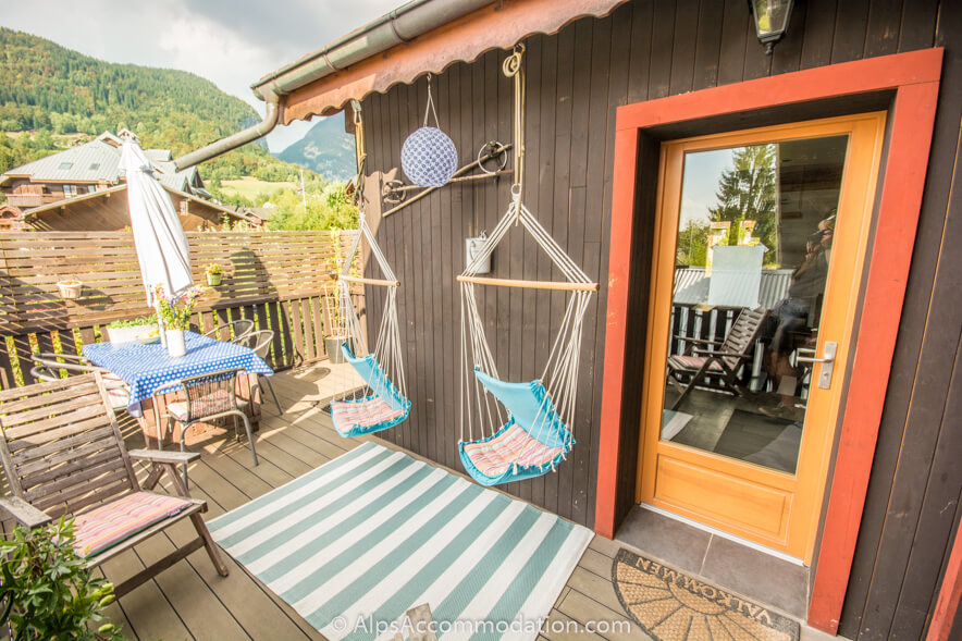 Chalet Tir na nOg Samoëns - Terrance with mountain views, swing chairs and BBQ