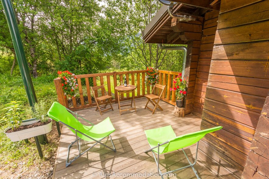 Chalet Booboo Morillon - Sunny terrace with table chairs and sun loungers provided