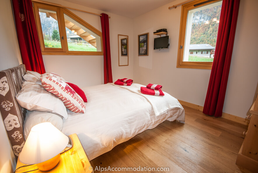 Apartment La Tibolire Sixt-Fer-à-Cheval - Large bedroom with comfortable queen size bed