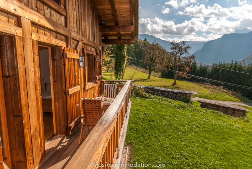 Chalet Foehn Samoëns - Private south facing balcony off king ensuite bedroom