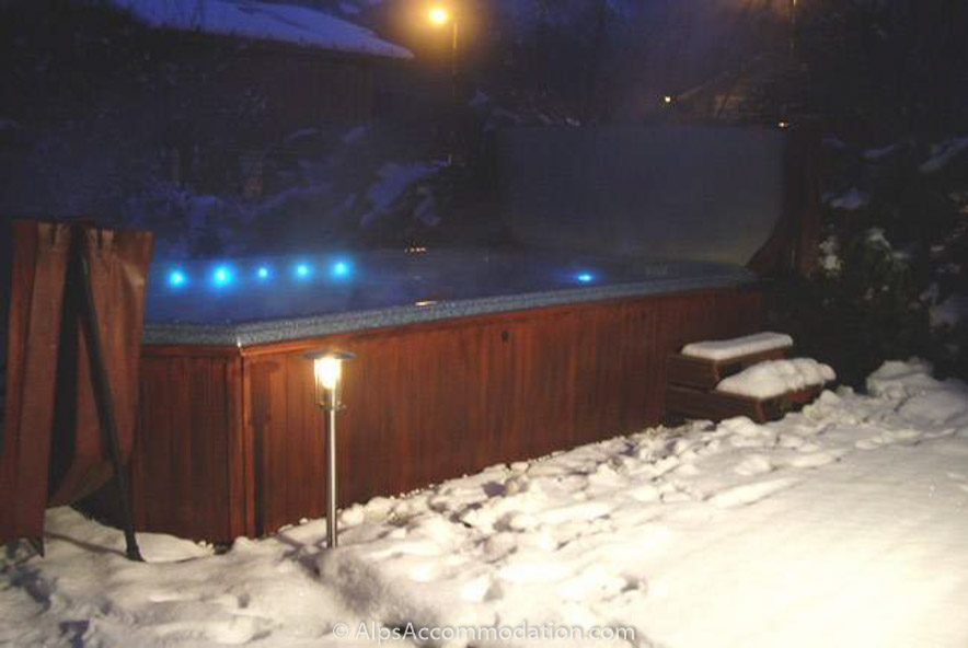 Chalet Moccand Samoëns - Swim Spa in the snow ideal for large groups