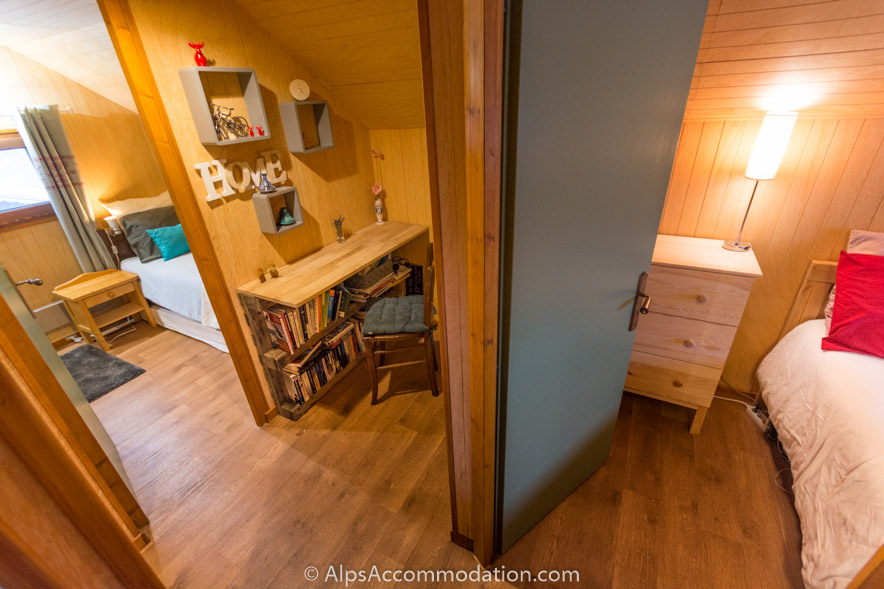 Chalet Le Gerbera La Rivière Enverse - Located on the upper level are two bedrooms a study area and a WC