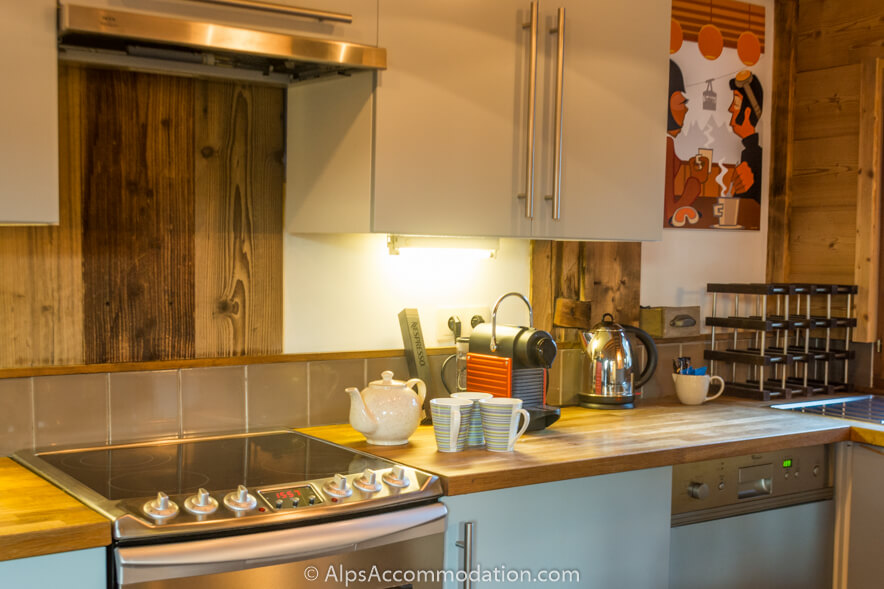 The Mazot Samoëns - Modern and very well equipped kitchen with Nespresso coffee machine