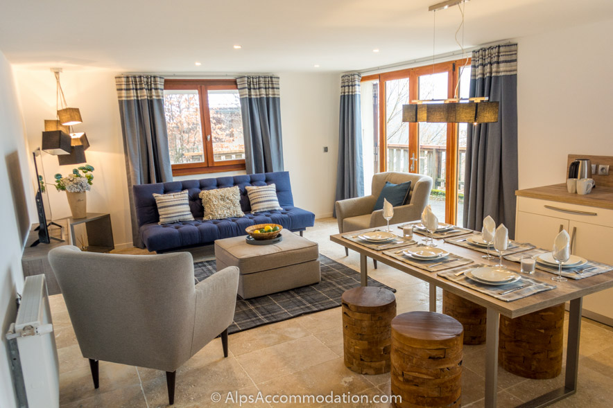 Apartment Falconnières Samoëns - French windows lead you from the living area to the sunny terrace