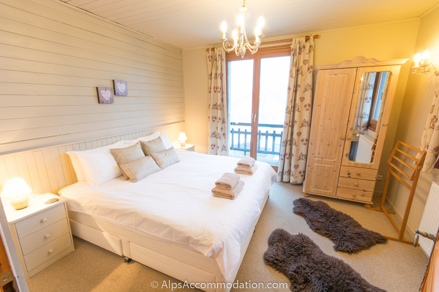 Maison Deux Coeurs Samoëns - Gorgeous king bedroom which can also be configured as a twin