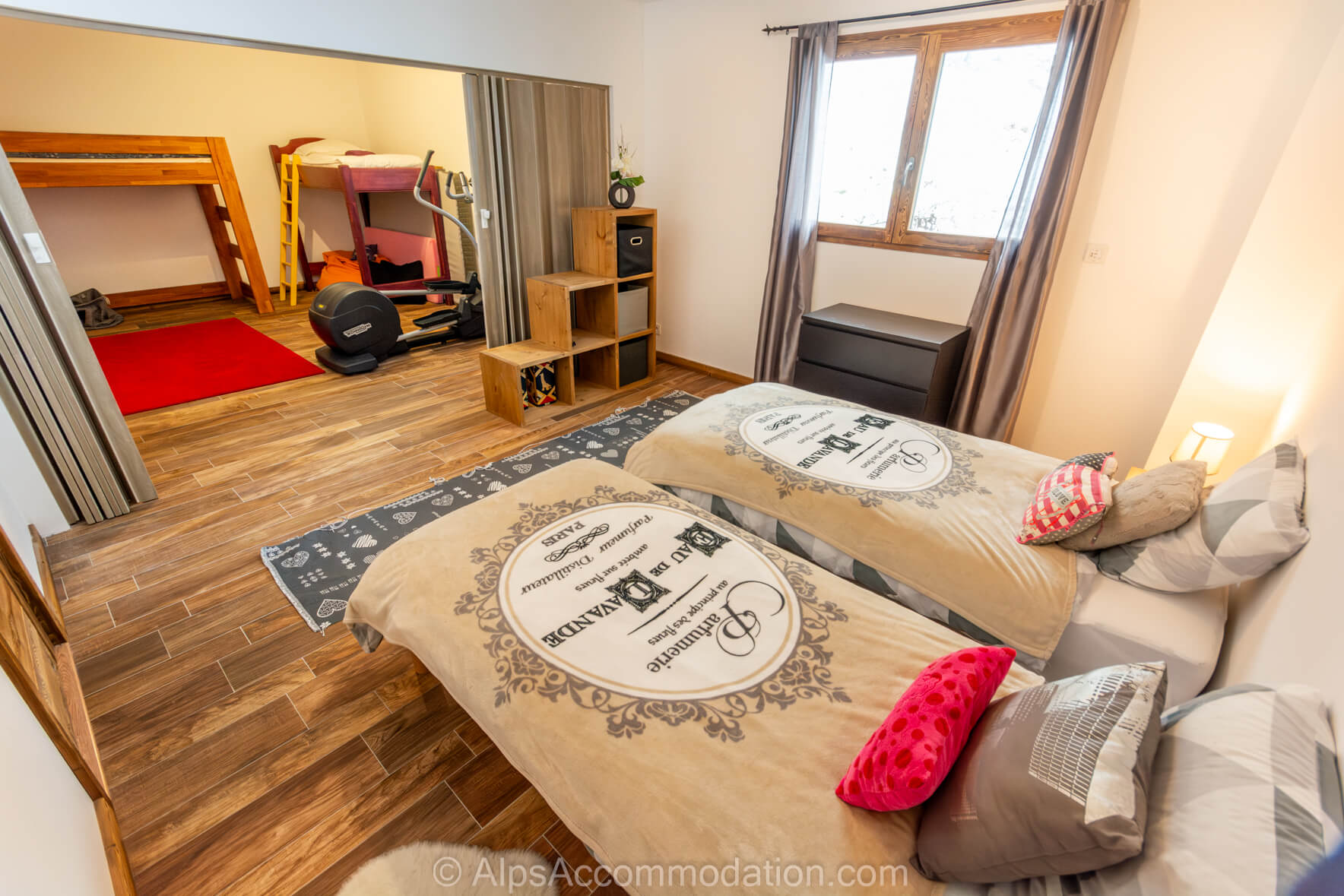 Chalet Sole Mio Morillon A removable wall allows bedrooms 5 and 6 to be one large bedroom or two bedrooms.