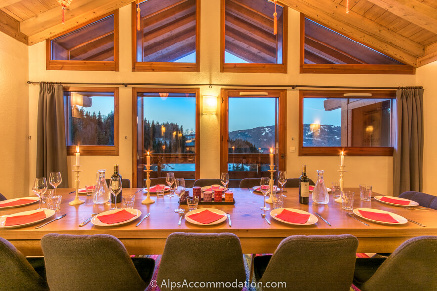 The Penthouse Morillon 1100 - Les Esserts Stunning wood dining table with beautiful mountain views through large glass windows