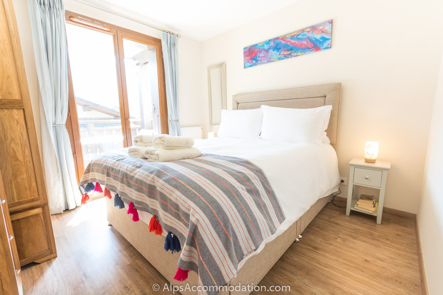 Le Clos F6 Samoëns - Delightful queen bedroom with great views