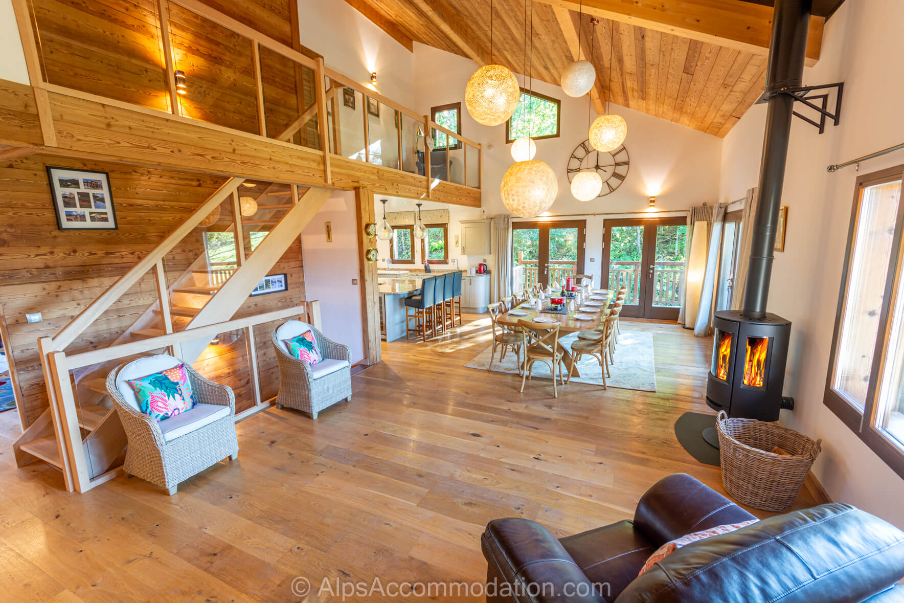 Chalet Gentian Samoëns - Double height ceilings and a wonderfully spacious open plan layout