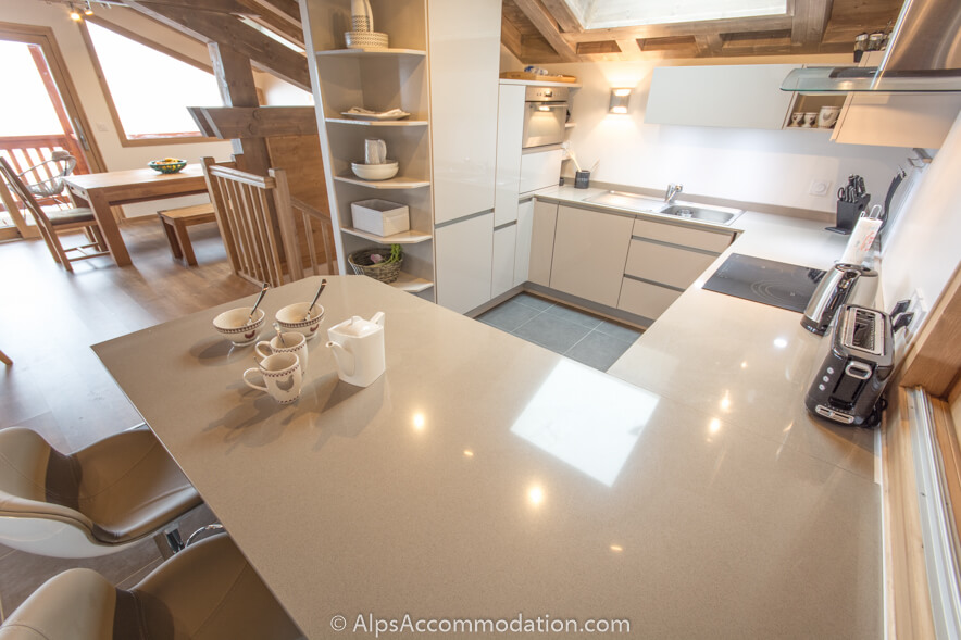 Chalet 75 Samoëns - Fully equipped kitchen with breakfast bar