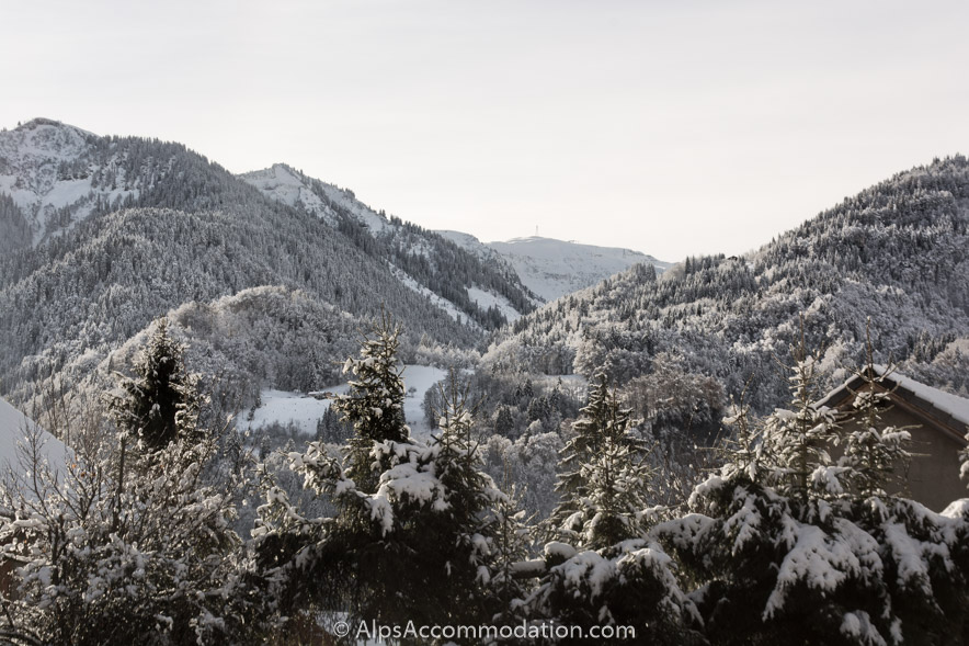 Le Clos F6 Samoëns - Stunning views over the winter wonderland of Samoens