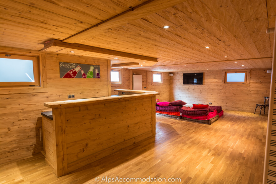 Chalet du Mont des Fraises Samoëns - Snug with comfortable seating and a large LCD TV with surround sound system