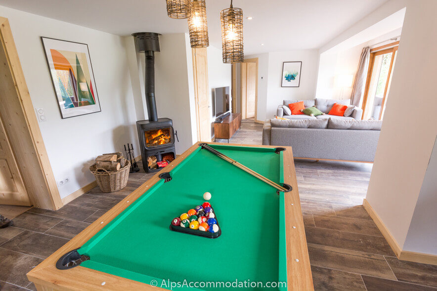 Apartment Marguerite Samoëns - A unique dining table which can be converted to a pool table