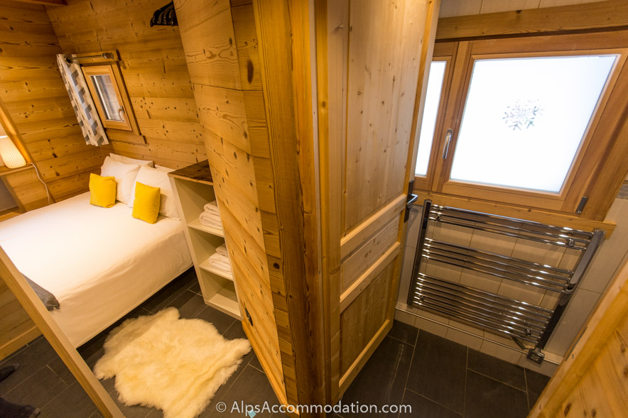Chalet Toubkal Samoëns - Gorgeous ensuite king bedroom which can also be configured as a twin