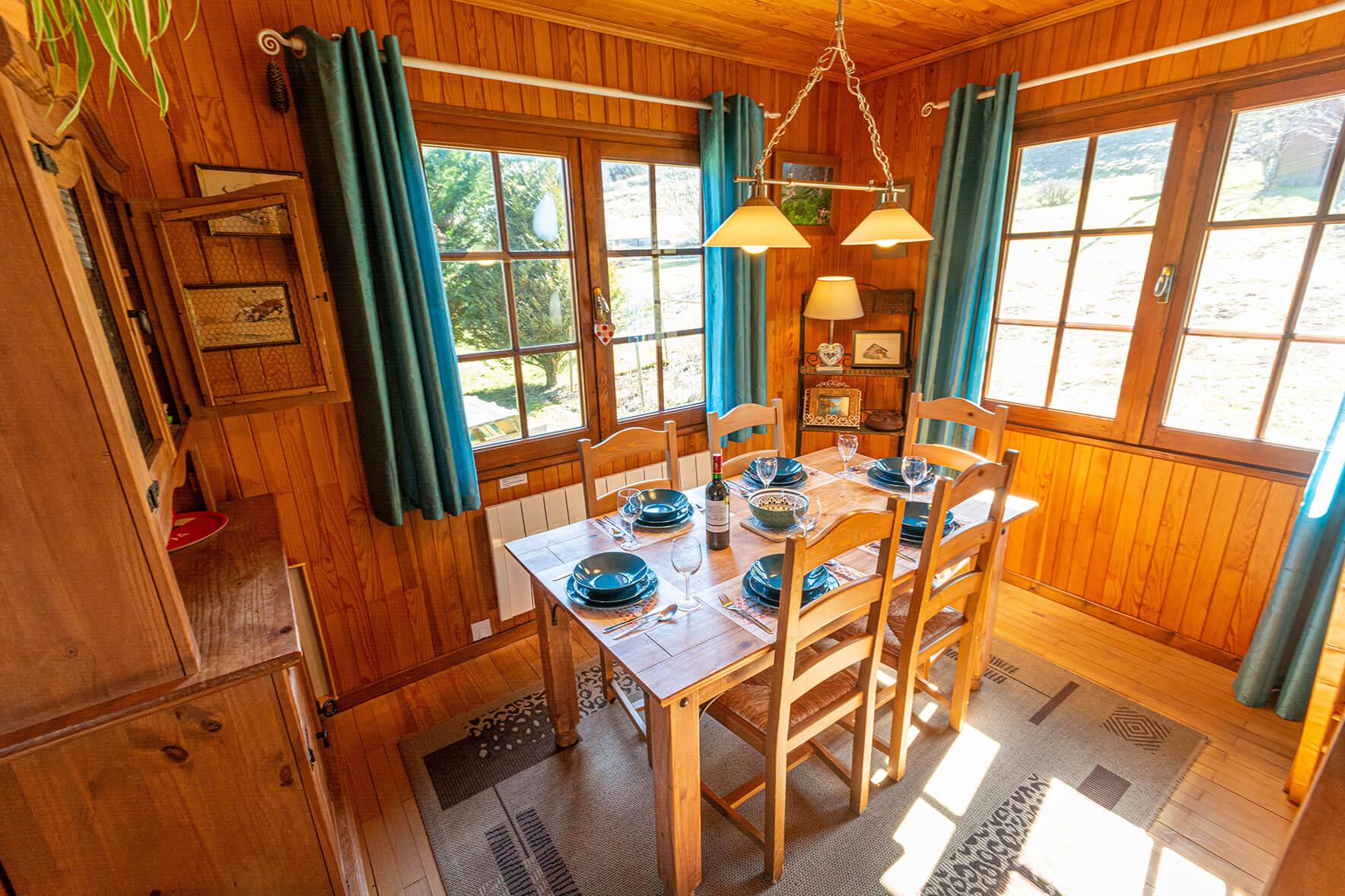 Chalet Le Gerbera La Rivière Enverse - The comfortable dining area comes equipped with a raclette machine