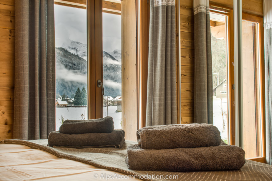 No.1 Chalet L'Orlaya Samoëns - Luxurious linen, towels and soft furnishings can be found throughout