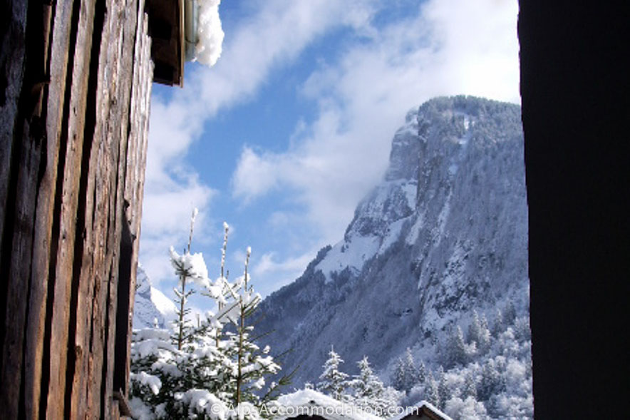 The Mazot Samoëns - Stunning winter setting yet only 5 minutes walk to the centre
