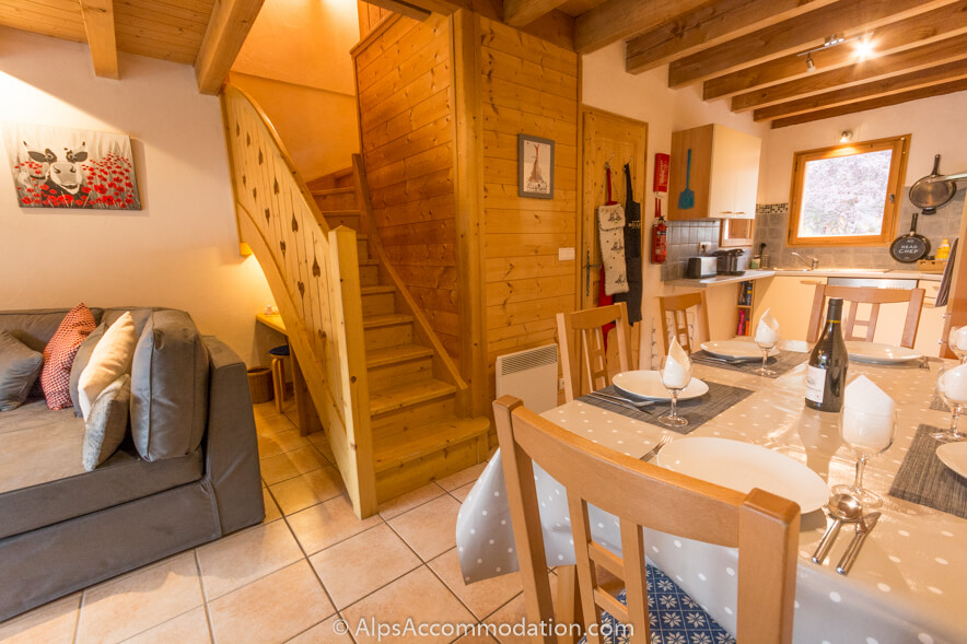 Chalet La Cascade Samoëns - Spacious open plan living area dining area and kitchen