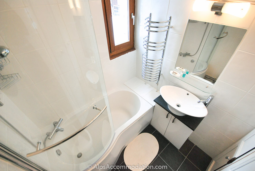 Maison Deux Coeurs Samoëns - Bath With Shower Over