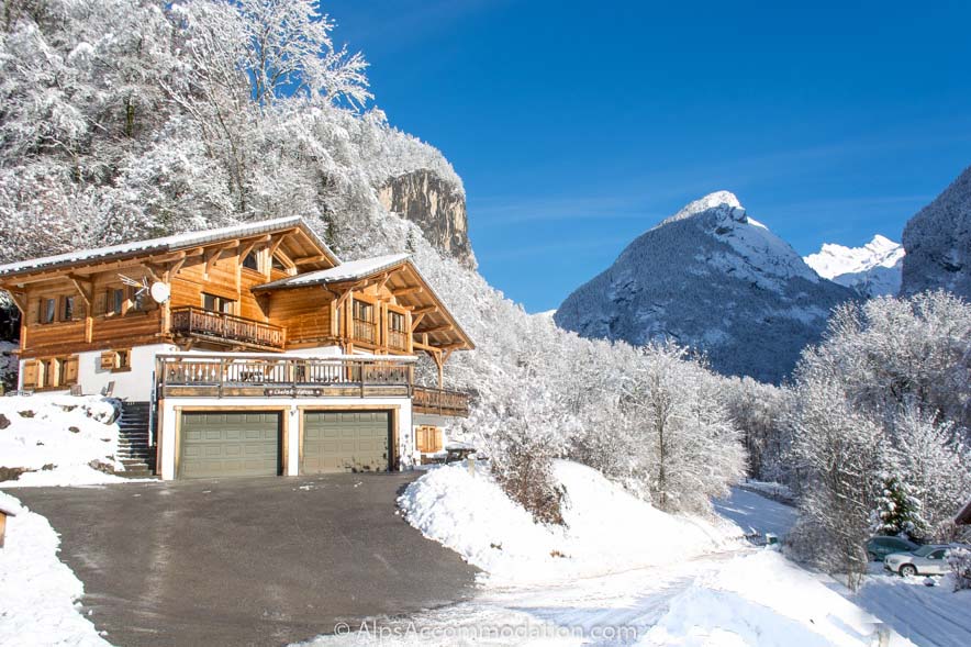 Chalet Falcon Samoëns - A staggering location on the edge of Samoëns below the majestic cliffs of the Criou