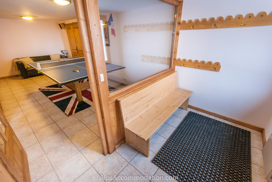 Chalet Sisu Sixt-Fer-à-Cheval - Large heated boot room which leads into the games room